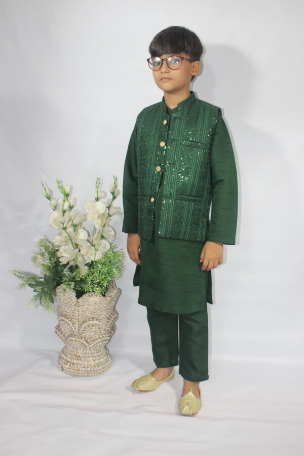 green kurta pajama